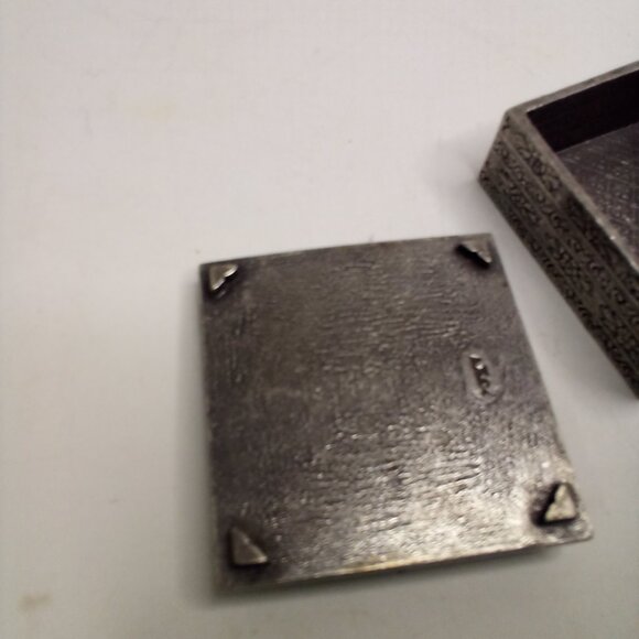 Metal Trinket Box Raised 3D Flower Silver 2.25" - Picture 6 of 11